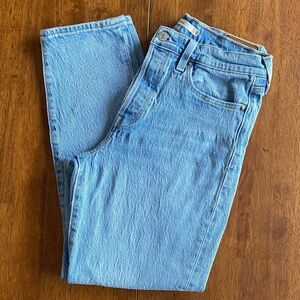 Levi’s Wedgie Jeans Light Medium Wash Size 29